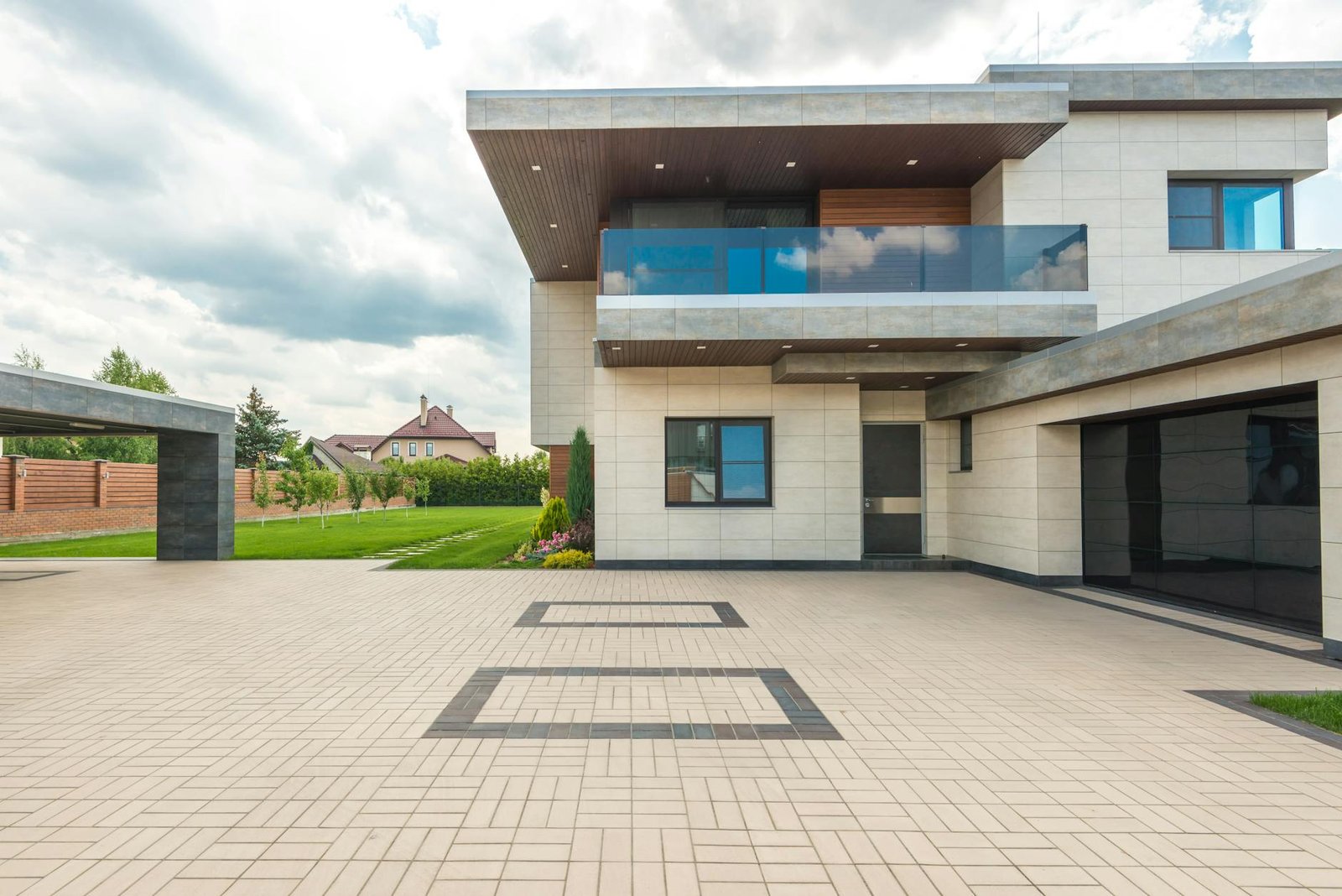 parking-space-exterior-view-of-large-mansion